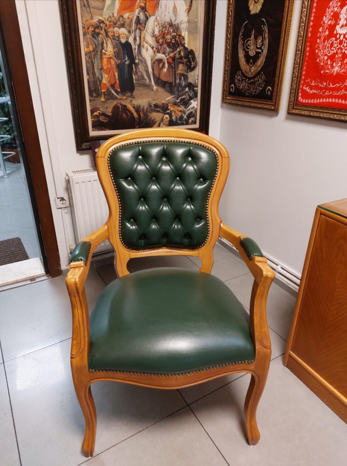 Klasik Tekli Koltuk Modelleri Minyon Berjer Koltuk Deri Döşemeli